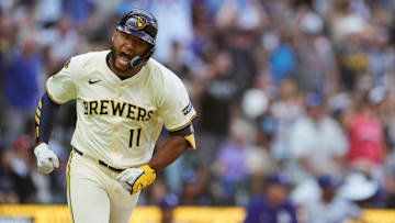 Los Angeles Dodgers v Milwaukee Brewers