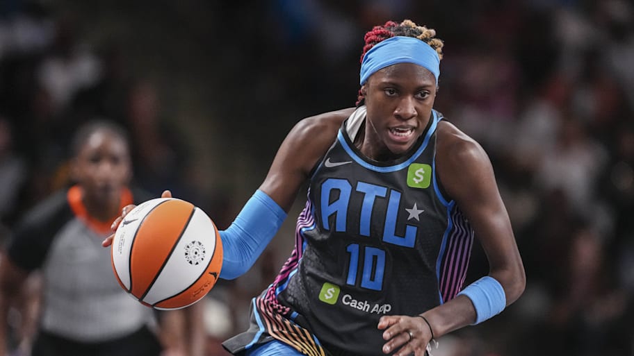 Atlanta Dream guard Rhyne Howard dribbles with the ball. | Dale Zanine-Imagn Images