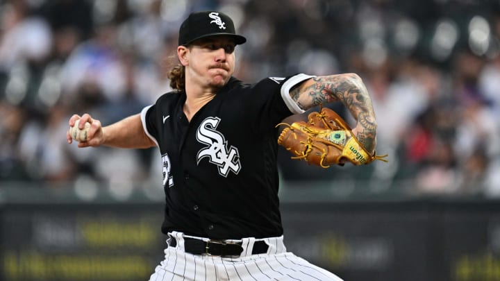 Apr 14, 2023; Chicago, Illinois, USA;  Chicago White Sox pitcher Mike Clevinger (52) pitches against
