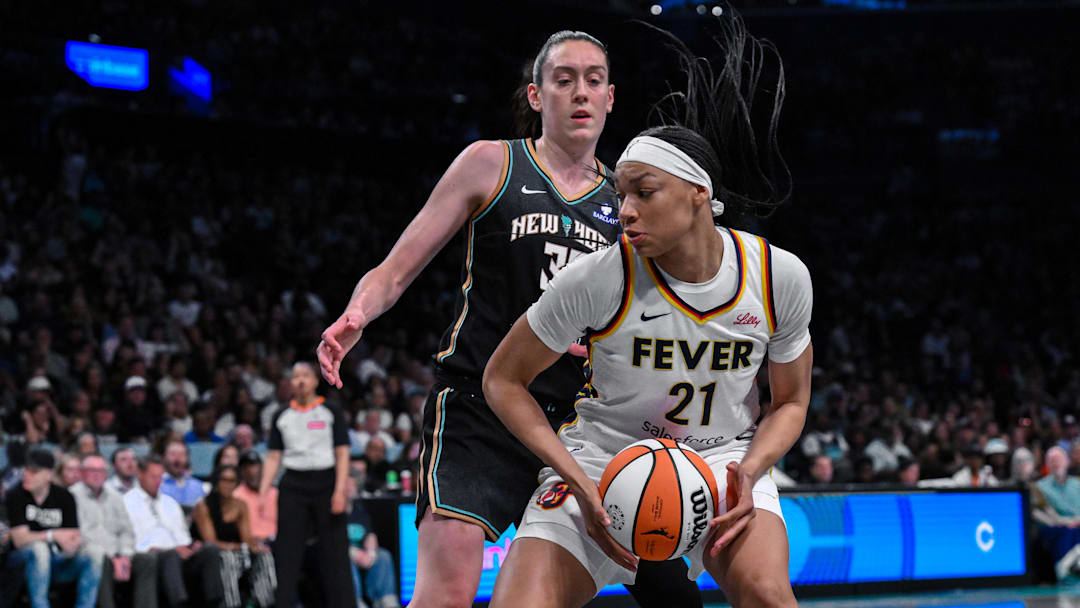 Jul 16, 2025; Brooklyn, New York, USA; Indiana Fever forward Makayla Timpson (21) posts up as New York Liberty forward Breanna Stewart (30) defends during the second half at Barclays Center. Mandatory Credit: John Jones-Imagn Images Jul 16, 2025; Brooklyn, New York, USA; Indiana Fever forward Makayla Timpson (21) posts up as New York Liberty forward Breanna Stewart (30) defends during the second half at Barclays Center. Mandatory Credit: John Jones-Imagn Images