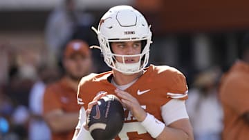 Texas Longhorns quarterback Arch Manning (16) 
