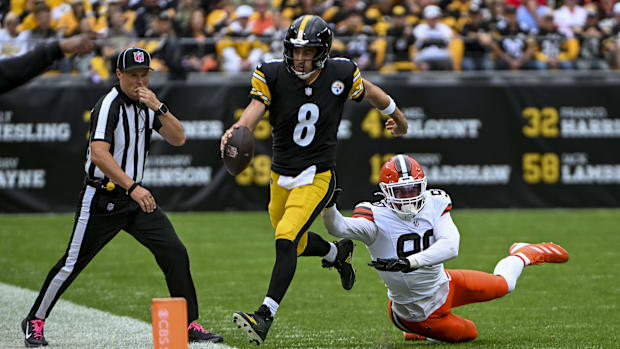Oct 12, 2025; Pittsburgh, Pennsylvania, USA; Pittsburgh Steelers quarterback Aaron Rodgers (8) attempts to run the ball while