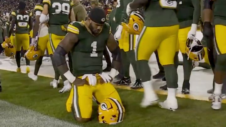 Micah Parsons kneeled on the field during Lambeau Field’s moment of silence for Marshawn Kneeland. 