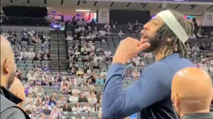 Anthony Davis tells the crowd to beat traffic. Anthony Davis tells the crowd to beat traffic.