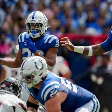 Indianapolis Colts quarterback Anthony Richardson (5) talks to the team Sunday, Sept. 8, 2024, during a game against the Houston Texans at Lucas Oil Stadium in Indianapolis.