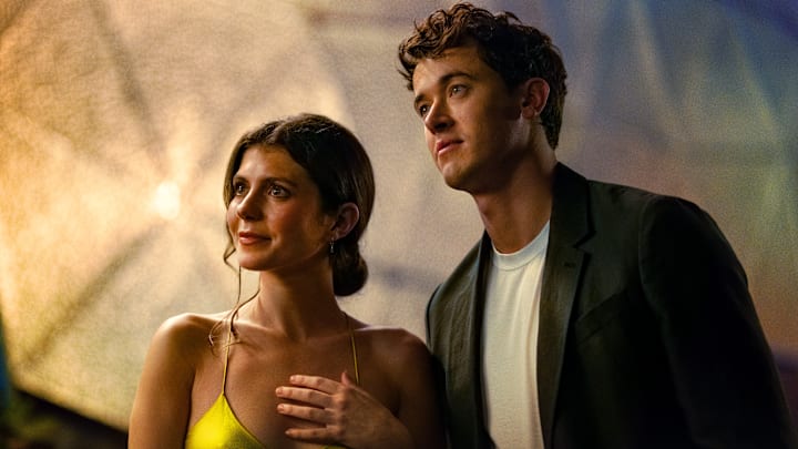 (L-R) Emily Bader as Poppy and Tom Blyth as Alex in People We Meet on Vacation