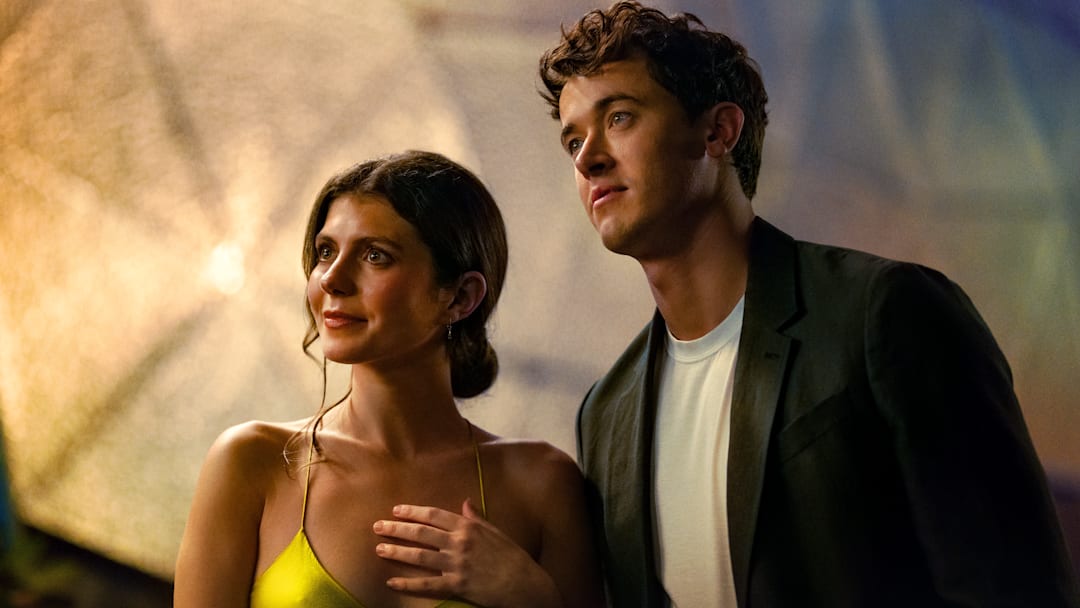 People We Meet on Vacation. (L-R) Emily Bader as Poppy and Tom Blyth as Alex in People We Meet on Vacation