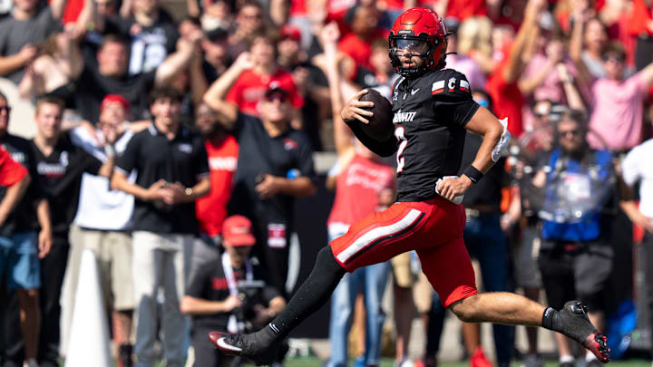 Cincinnati Bearcats quarterback Brendan Sorsby (2) scores a touchdown in the second quarter of the NCAA football game between the Cincinnati Bearcats and Iowa State Cyclones at Nippert Stadium in Cincinnati on Oct. 4, 2025. Cincinnati Bearcats quarterback Brendan Sorsby (2) scores a touchdown in the second quarter of the NCAA football game between the Cincinnati Bearcats and Iowa State Cyclones at Nippert Stadium in Cincinnati on Oct. 4, 2025.