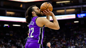 Jan 22, 2025; Sacramento, California, USA; Sacramento Kings guard Devin Carter (22) shoots the ball against the Golden State Warriors during the second quarter at Golden 1 Center. Mandatory Credit: Sergio Estrada-Imagn Images