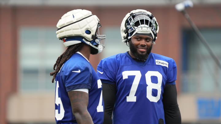 Jul 25, 2024; East Rutherford, NY, USA; New York Giants offensive tackle Joshua Ezeudu (75) takes a water break with offensive tackle Andrew Thomas (78) during training camp at Quest Diagnostics Training Center.  