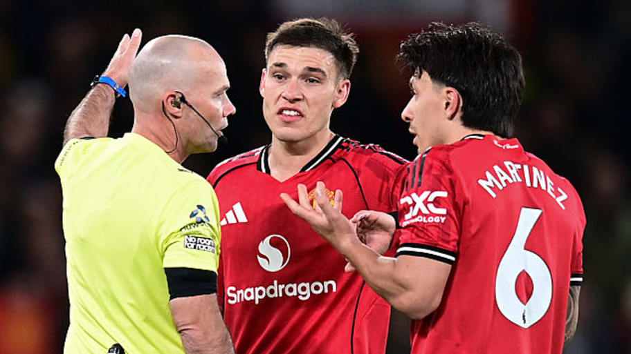 Lisandro Martínez sent off