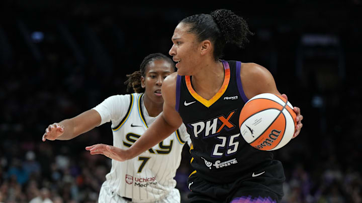 May 27, 2025; Phoenix, Arizona, USA; Phoenix Mercury forward Alyssa Thomas (25) drives on Chicago Sky center Elizabeth Williams (1) in the second half at Footprint Center. Mandatory Credit: Rick Scuteri-Imagn Images May 27, 2025; Phoenix, Arizona, USA; Phoenix Mercury forward Alyssa Thomas (25) drives on Chicago Sky center Elizabeth Williams (1) in the second half at Footprint Center. Mandatory Credit: Rick Scuteri-Imagn Images