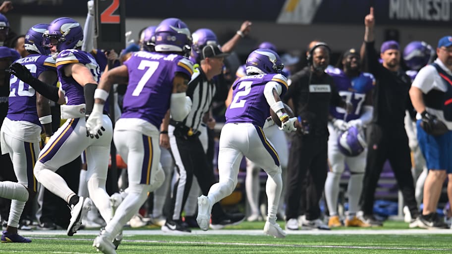 Vikings cornerback Isaiah Rodgers