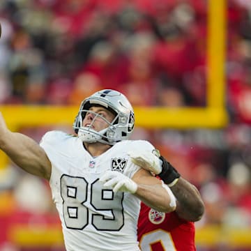 Nov 29, 2024; Kansas City, Missouri, USA; Las Vegas Raiders tight end Brock Bowers (89) is unable to make a catch against Kansas City Chiefs safety Justin Reid (20) during the second half at GEHA Field at Arrowhead Stadium. Mandatory Credit: Jay Biggerstaff-Imagn Images