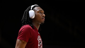 Zachary Davis gets ready pre-game before a matchup against Tennessee.