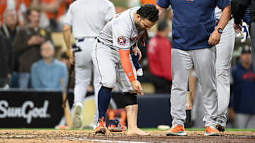 Altuve se quitó el zapato y la media en pleno encuentro