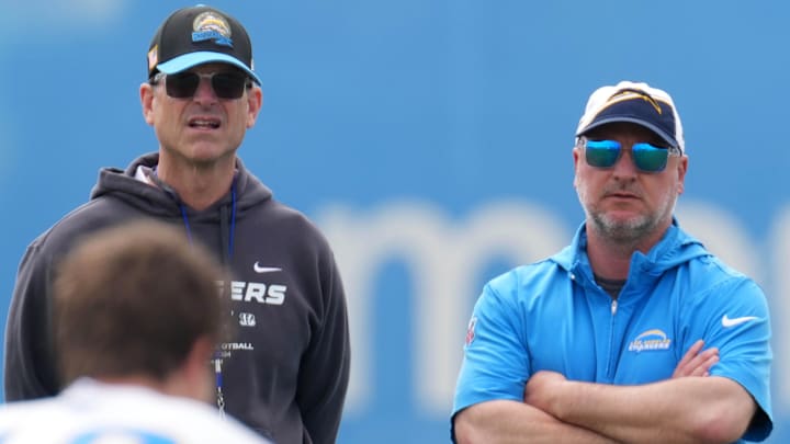 May 12, 2025; El Segundo, CA, USA; Los Angeles Chargers coach Jim Harbaugh (left) and general manager Joe Hortiz watch as quarterback Justin Herbert takes the snap during offseason workouts at The Bolt. Mandatory Credit: Kirby Lee-Imagn Images May 12, 2025; El Segundo, CA, USA; Los Angeles Chargers coach Jim Harbaugh (left) and general manager Joe Hortiz watch as quarterback Justin Herbert takes the snap during offseason workouts at The Bolt. Mandatory Credit: Kirby Lee-Imagn Images