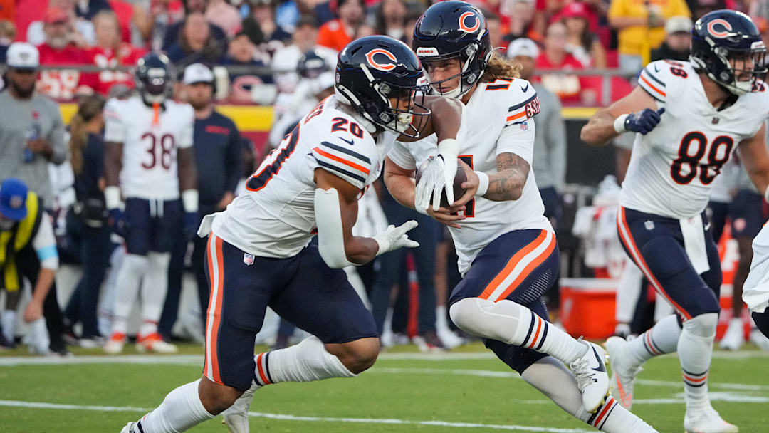 Aug 22, 2024; Kansas City, Missouri, USA; Chicago Bears quarterback Tyson Agent (17) hands off to running back Travis Homer (20) against the Kansas City Chiefs during the game at GEHA Field at Arrowhead Stadium. Mandatory Credit: Denny Medley-Imagn Images