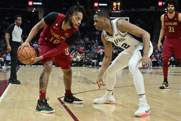 Malaki Branham defends Cleveland Cavaliers guard Darius Garland.