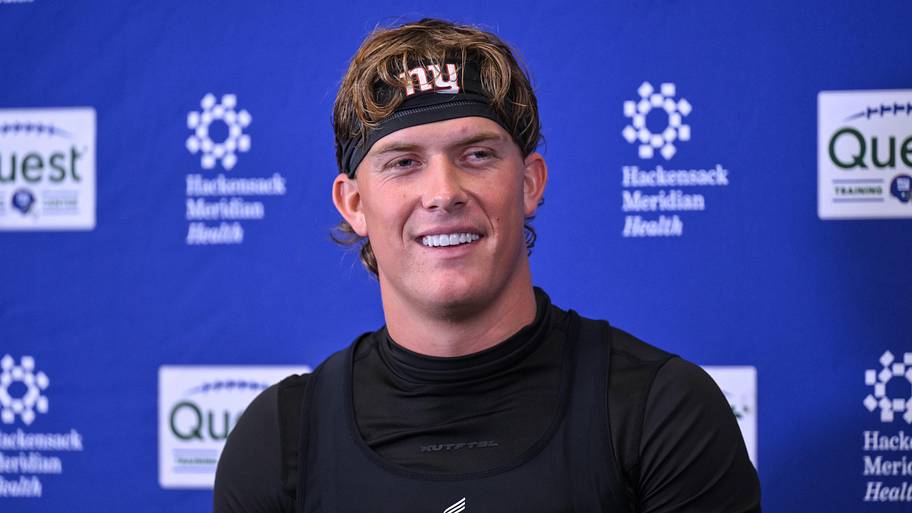 Jaxson Dart, NFL. 