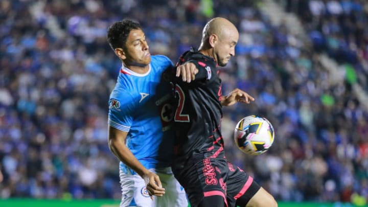 Luis Romo, Carlos González