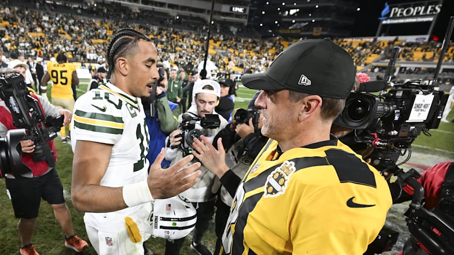 Steelers quarterback Aaron Rodgers (8) and Green Bay Packers quarterback Jordan Love (10) shake hands