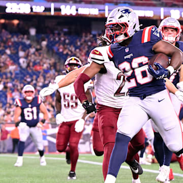 New England Patriots running back Terrell Jennings scores a touchdown against the Washington Commanders.