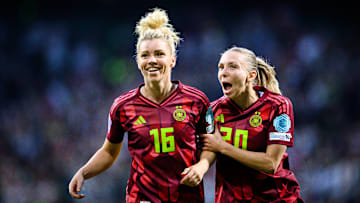 Linda Dallmann und Elisa Senß