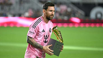 Atleta recebeu a premiação antes do início do playoff da MLS Atleta recebeu a premiação antes do início do playoff da MLS