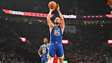 Stephen Curry quedó a un rebote del triple doble en la paliza de los Golden State Warriors sobre los Portland Trail Blazers el miércoles por la noche