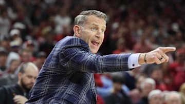  Crimson Tide head coach Nate Oats during the first half against the Arkansas Razorbacks at Bud Walton Arena.