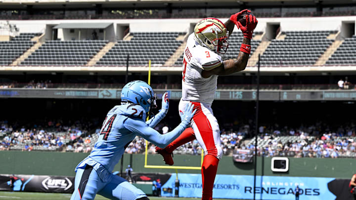 Mar 30, 2024; Arlington, TX, USA; Birmingham Stallions wide receiver Amari Rodgers (3) catches a pass for a two point conversion over Arlington Renegades defensive back Darren Evans (24) during the second half at Choctaw Stadium. Mandatory Credit: Jerome Miron-Imagn Images Mar 30, 2024; Arlington, TX, USA; Birmingham Stallions wide receiver Amari Rodgers (3) catches a pass for a two point conversion over Arlington Renegades defensive back Darren Evans (24) during the second half at Choctaw Stadium. Mandatory Credit: Jerome Miron-Imagn Images