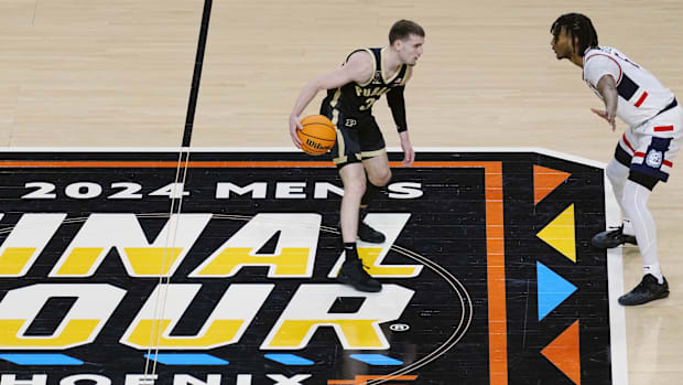Purdue Boilermakers guard Braden Smith (3) controls the ball 