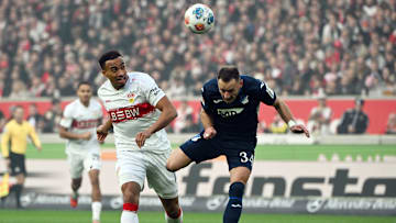 Die Bundesliga-Flankengötter unter sich: Jamie Leweling (l.) und Vladimir Coufal