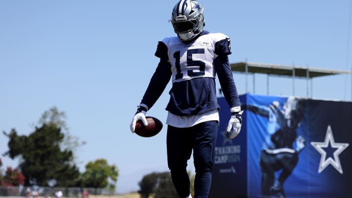 Jul 31, 2024; Oxnard, CA, USA; Dallas Cowboys running back Ezekiel Elliott (15) during training camp at the River Ridge Playing Fields in Oxnard, California.  