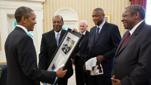 Four members of the ‘63 Loyola Ramblers meet President Obama in 2013