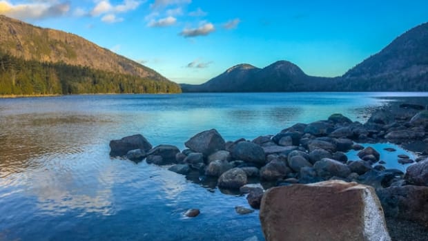 Water, rocks and surrounding mountains at Jordan Pond in Acadia National Park.