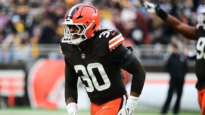 Cleveland Browns linebacker Devin Bush (30) reacts after Pittsburgh Steelers miss a field goal in the third quarter at Huntington Bank Field.