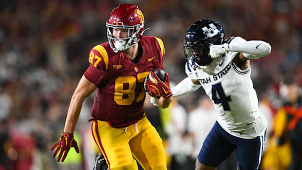 USC Trojans tight end Lake McRee (87) runs the ball against Utah State Aggies cornerback D.J. Graham II (4) 