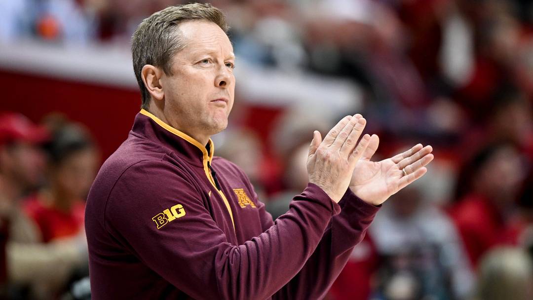 Mar 4, 2026; Bloomington, Indiana, USA; Minnesota Golden Gophers head coach Niko Medved claps his hands against the Indiana Hoosiers during the first half at Simon Skjodt Assembly Hall. 