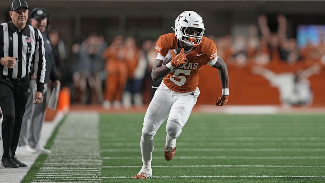 Texas Longhorns running back Quintrevion Wisner is entering the transfer portal.