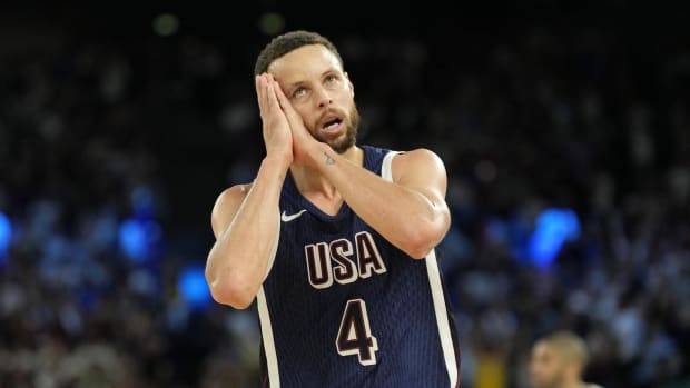 Steph Curry tells France fans "night night" in the 2024 Olympics gold medal game