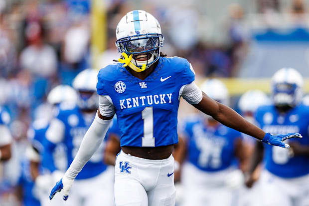 Buffalo Bills cornerback Max Hairston takes the field at Kentucky