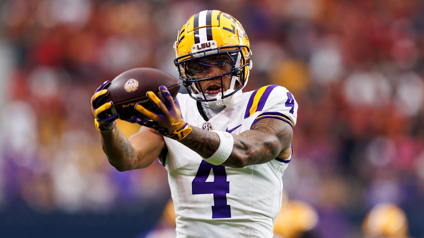 Star Wide Receiver CJ Daniels appears to be active for LSU vs Texas A&M