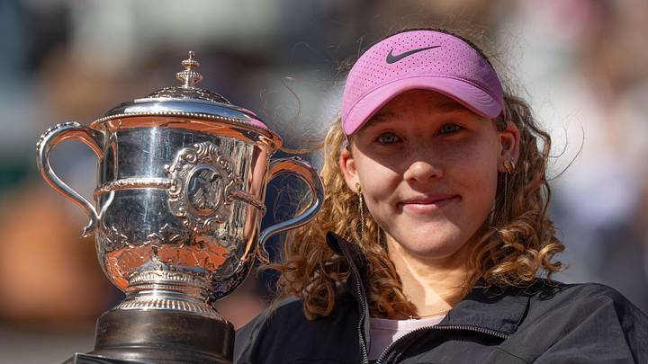 Mirra Andreeva poses with the French Open trophy