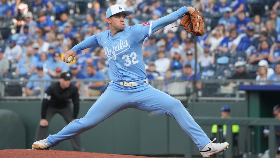 Sep 6, 2025; Kansas City, Missouri, USA; Kansas City Royals starting pitcher Stephen Kolek (32) delivers a pitch against the Minnesota Twins during the first inning at Kauffman Stadium. Mandatory Credit: Denny Medley-Imagn Images