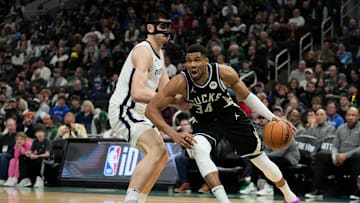 Memphis Grizzlies v Milwaukee Bucks