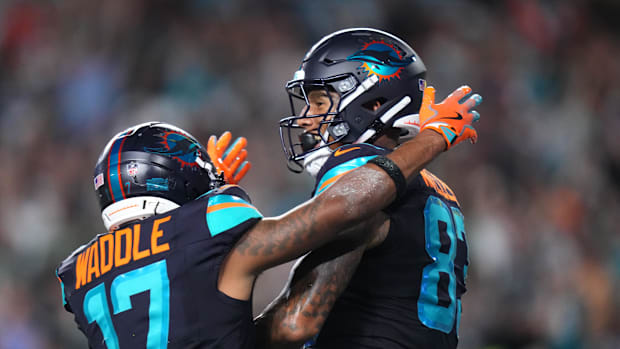 Miami Dolphins TE Darren Waller (83) had two touchdowns in his debut with the team.