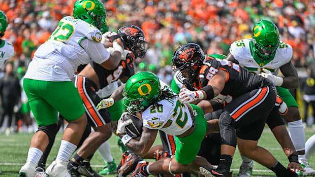 Oregon Ducks running back Jordan James (20) scores.a touchdown during the first quarter against the Oregon State Beavers at R