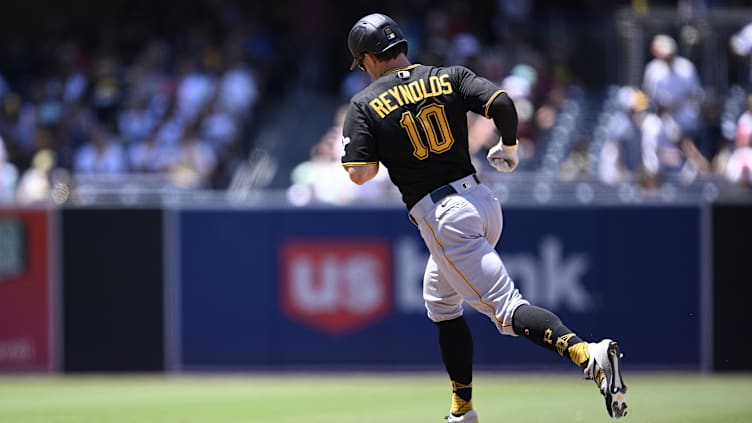 Pittsburgh Pirates left fielder Bryan Reynolds (10)